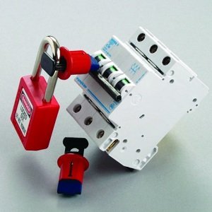 CIRCUIT BREAKER LOCKOUT FUSE